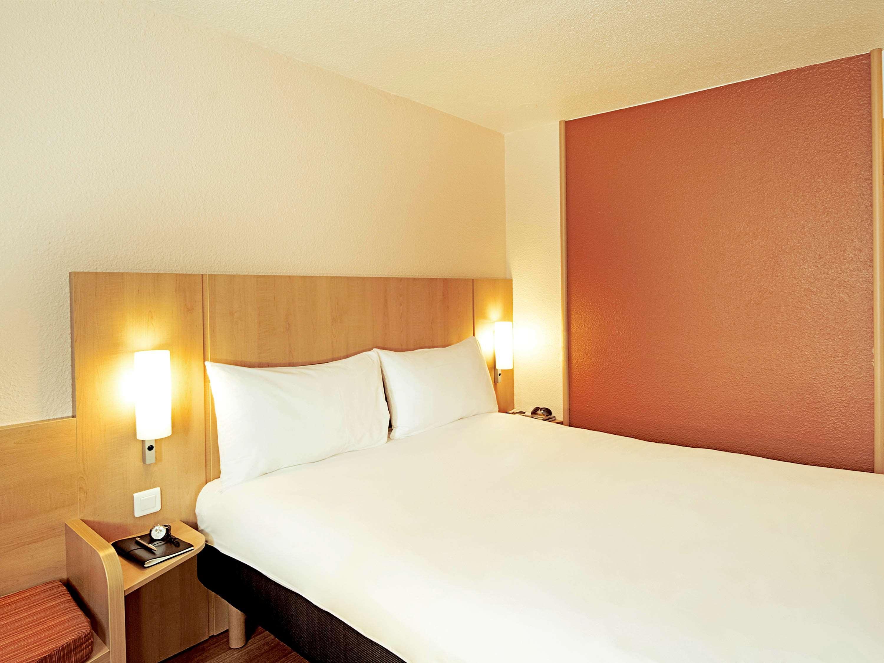 Hotel Ibis Lyon Est Chaponnay Exterior foto