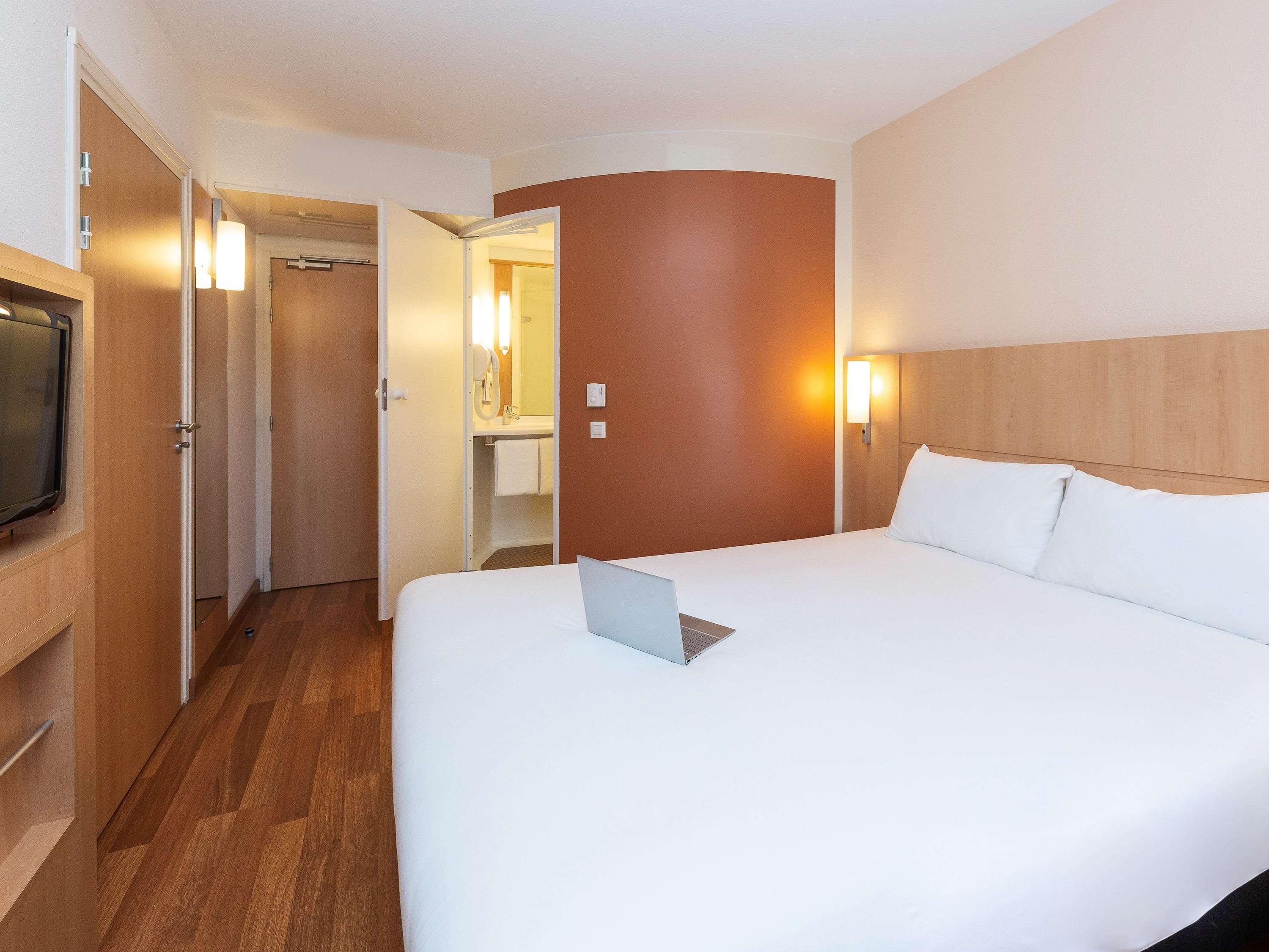 Hotel Ibis Lyon Est Chaponnay Exterior foto