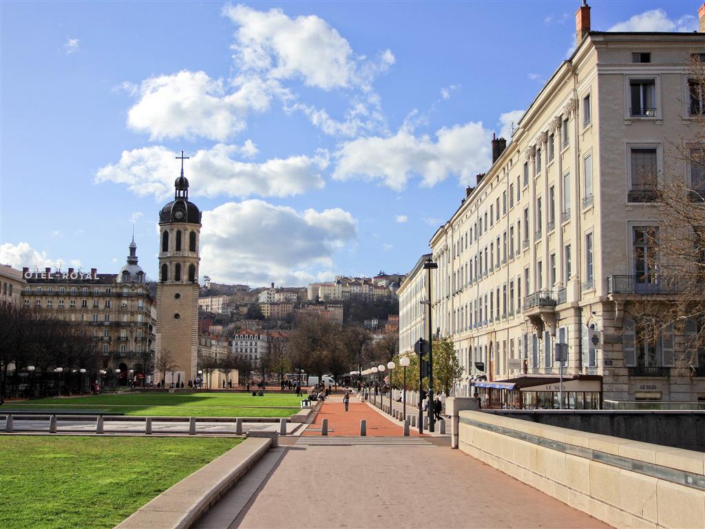 Hotel Ibis Lyon Est Chaponnay Exterior foto