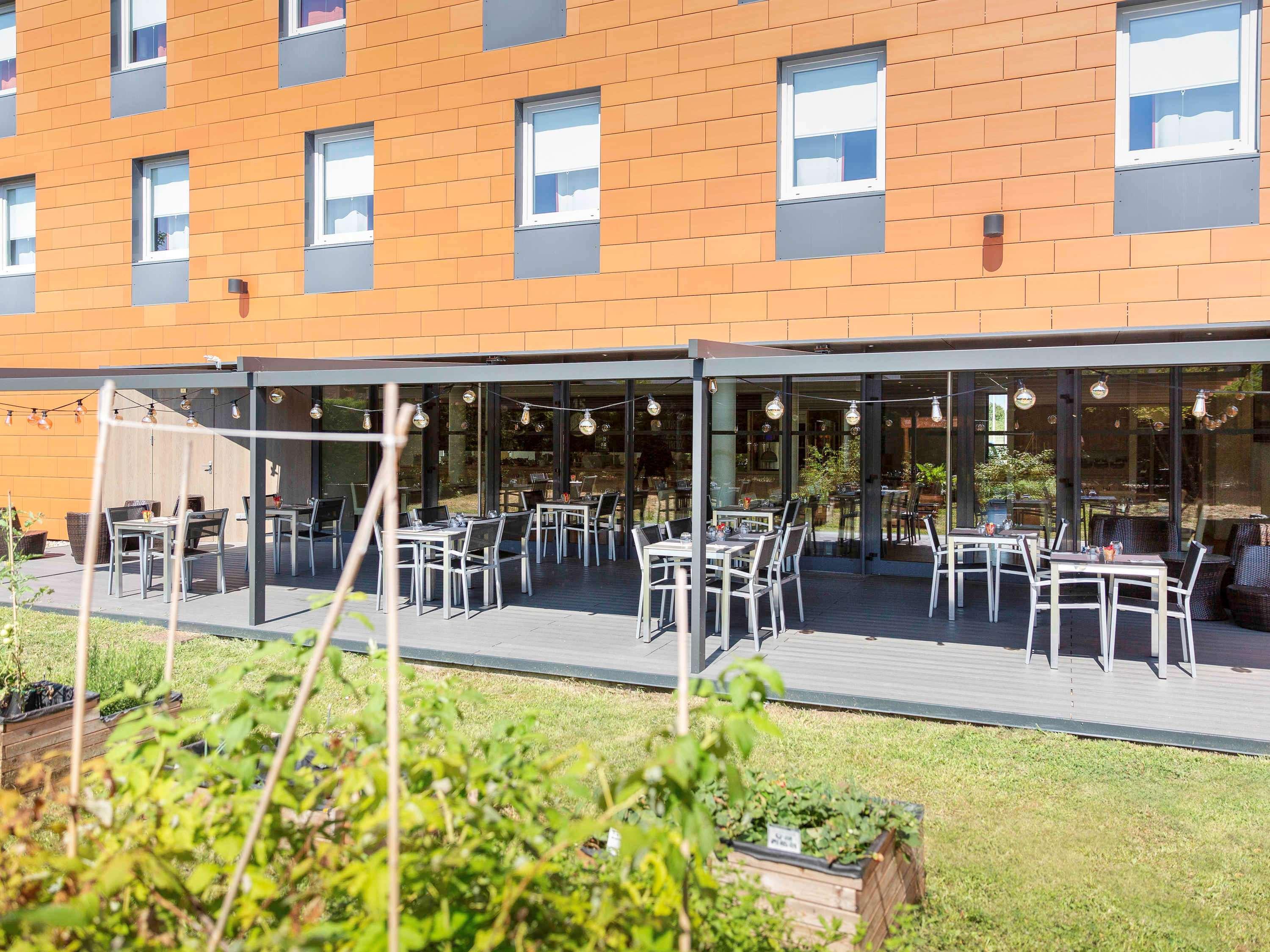 Hotel Ibis Lyon Est Chaponnay Exterior foto