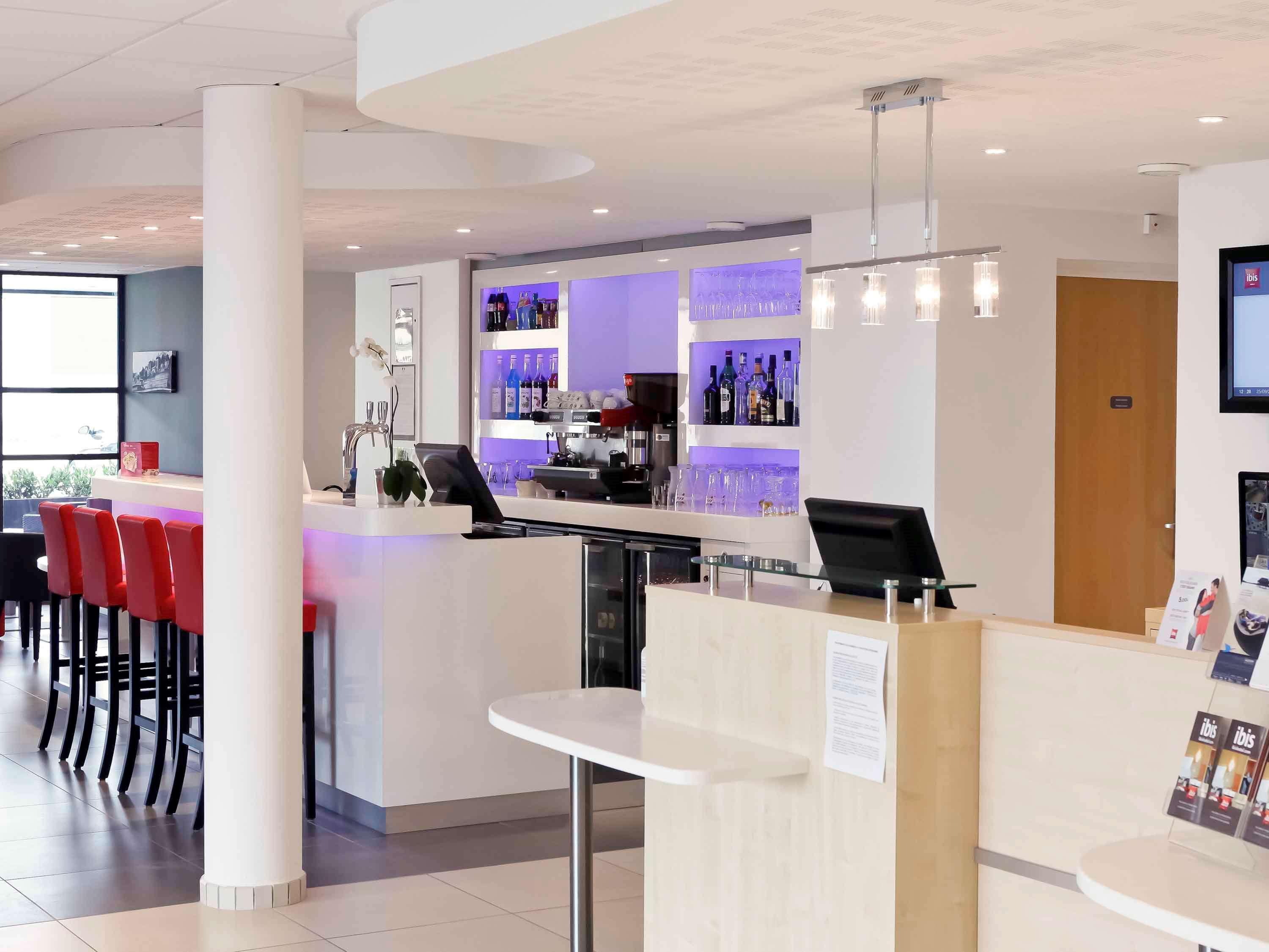 Hotel Ibis Lyon Est Chaponnay Exterior foto