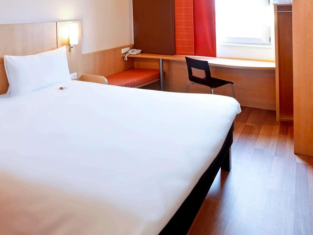 Hotel Ibis Lyon Est Chaponnay Habitación foto