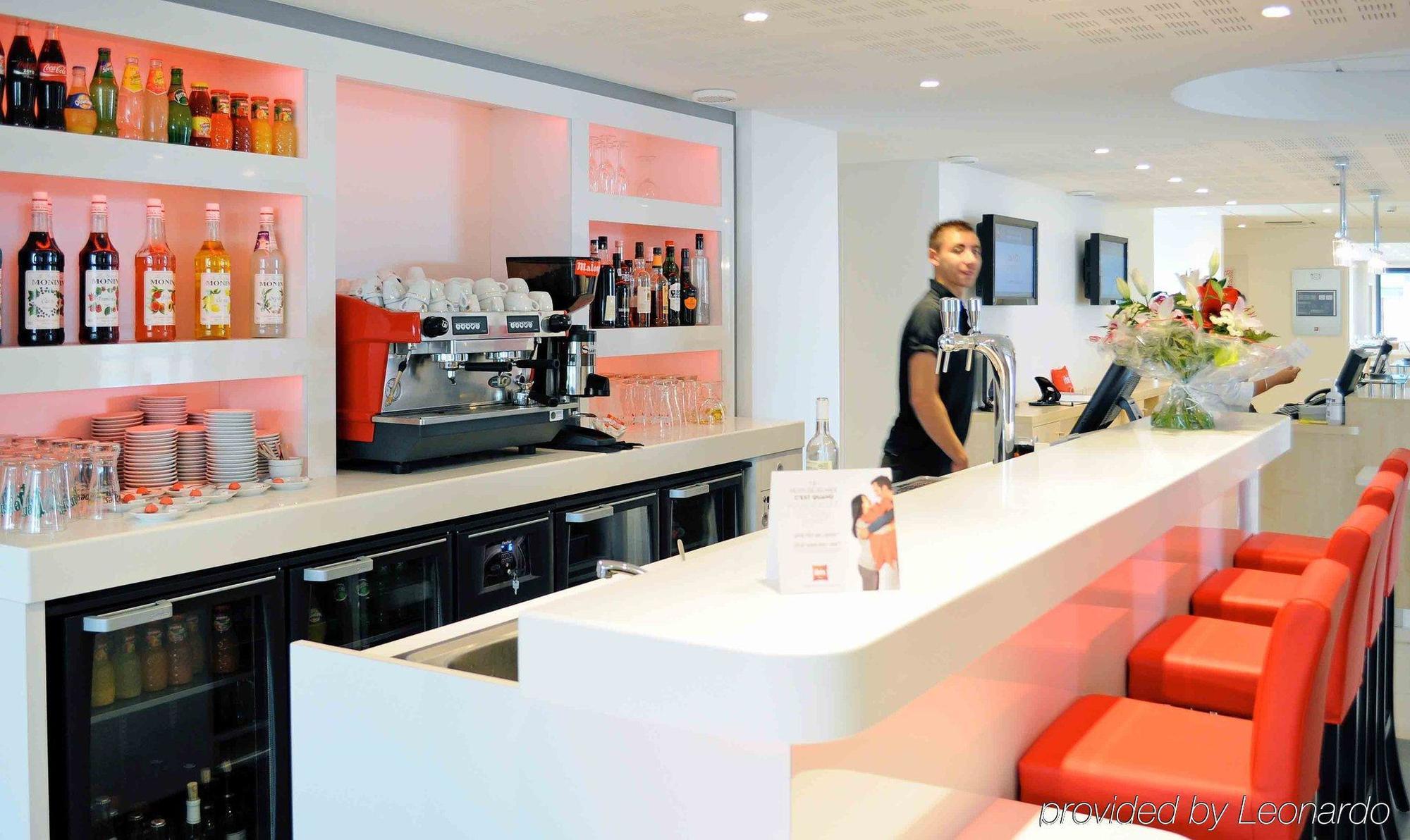 Hotel Ibis Lyon Est Chaponnay Exterior foto