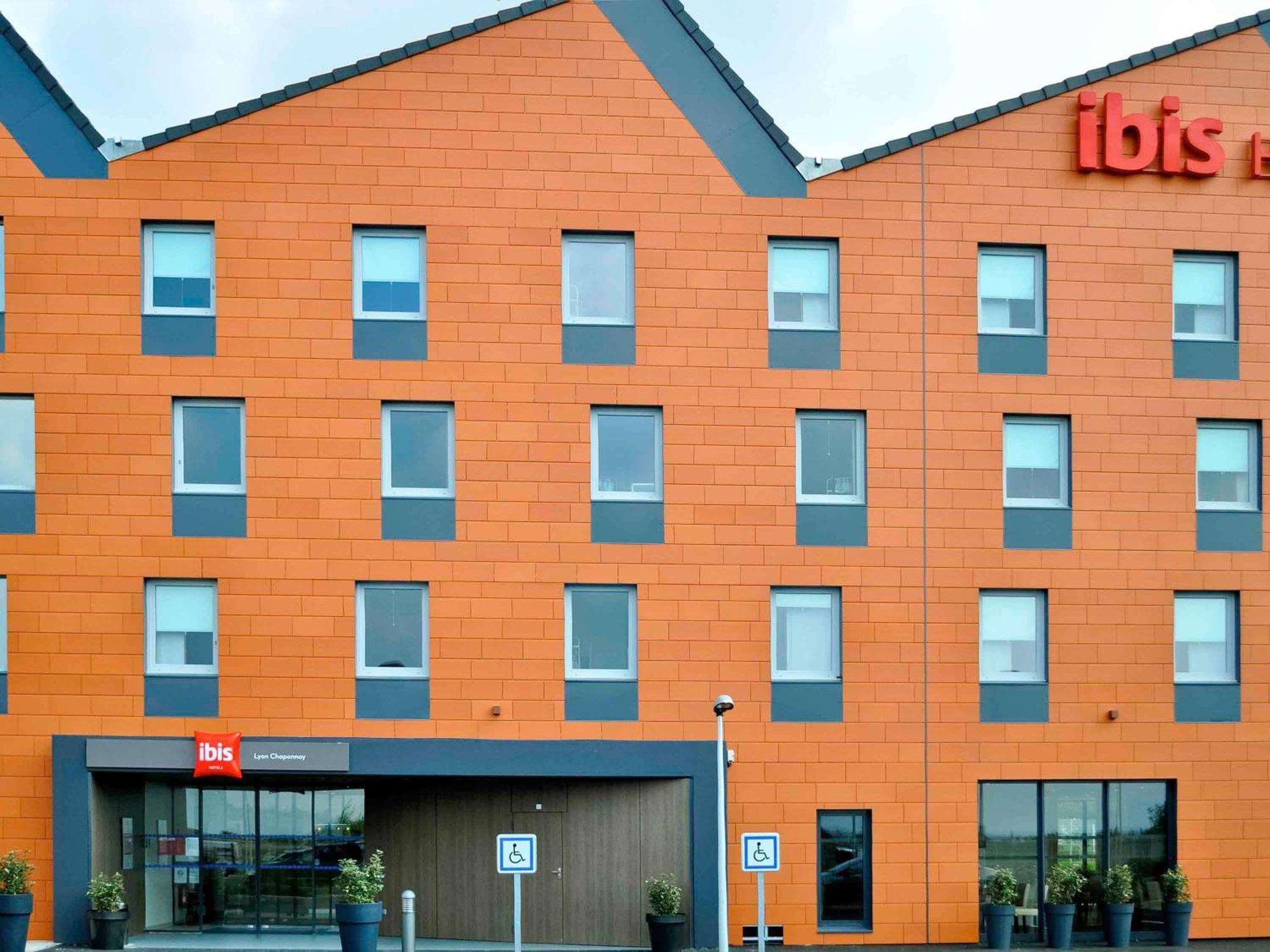 Hotel Ibis Lyon Est Chaponnay Exterior foto