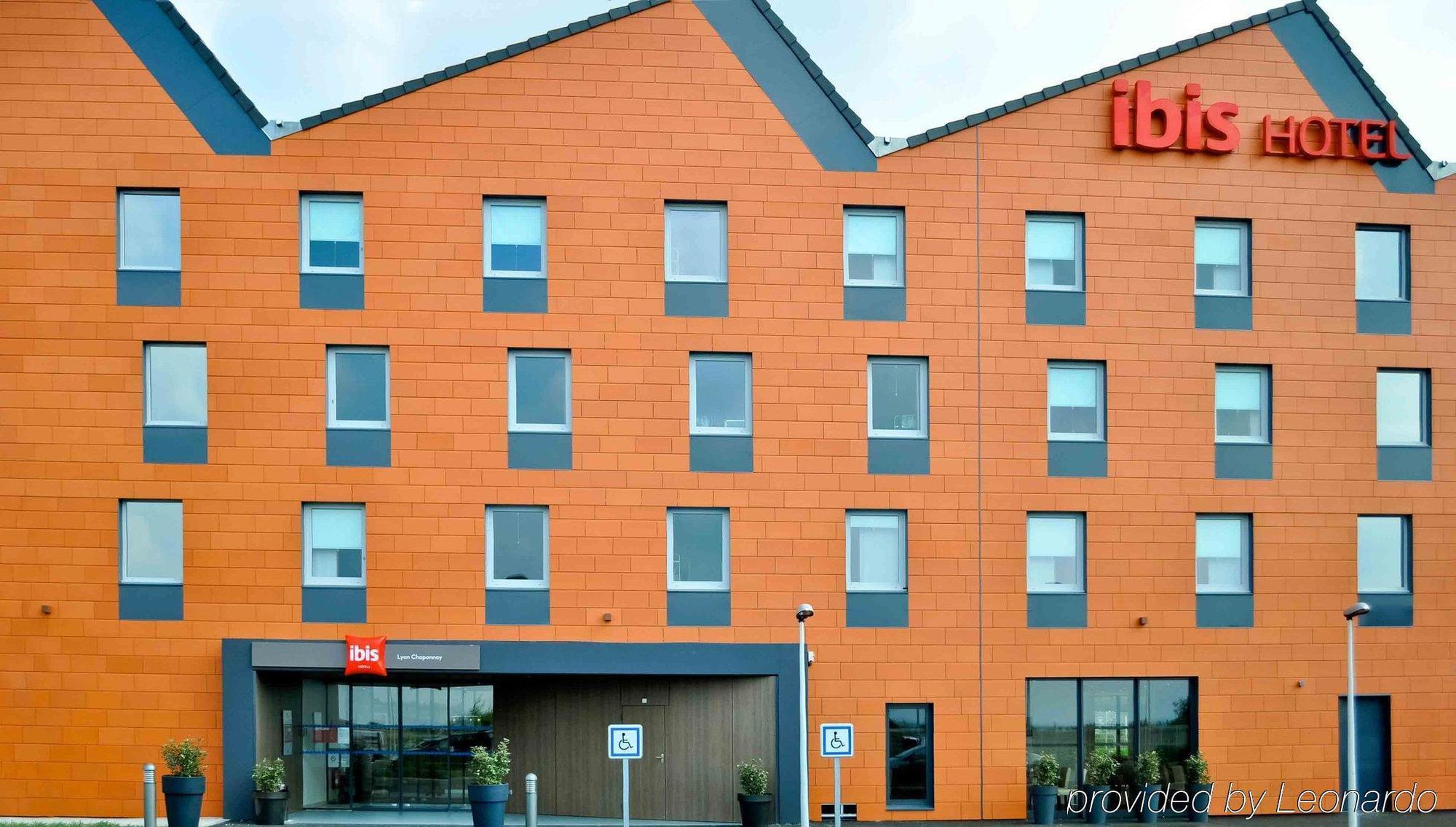 Hotel Ibis Lyon Est Chaponnay Exterior foto