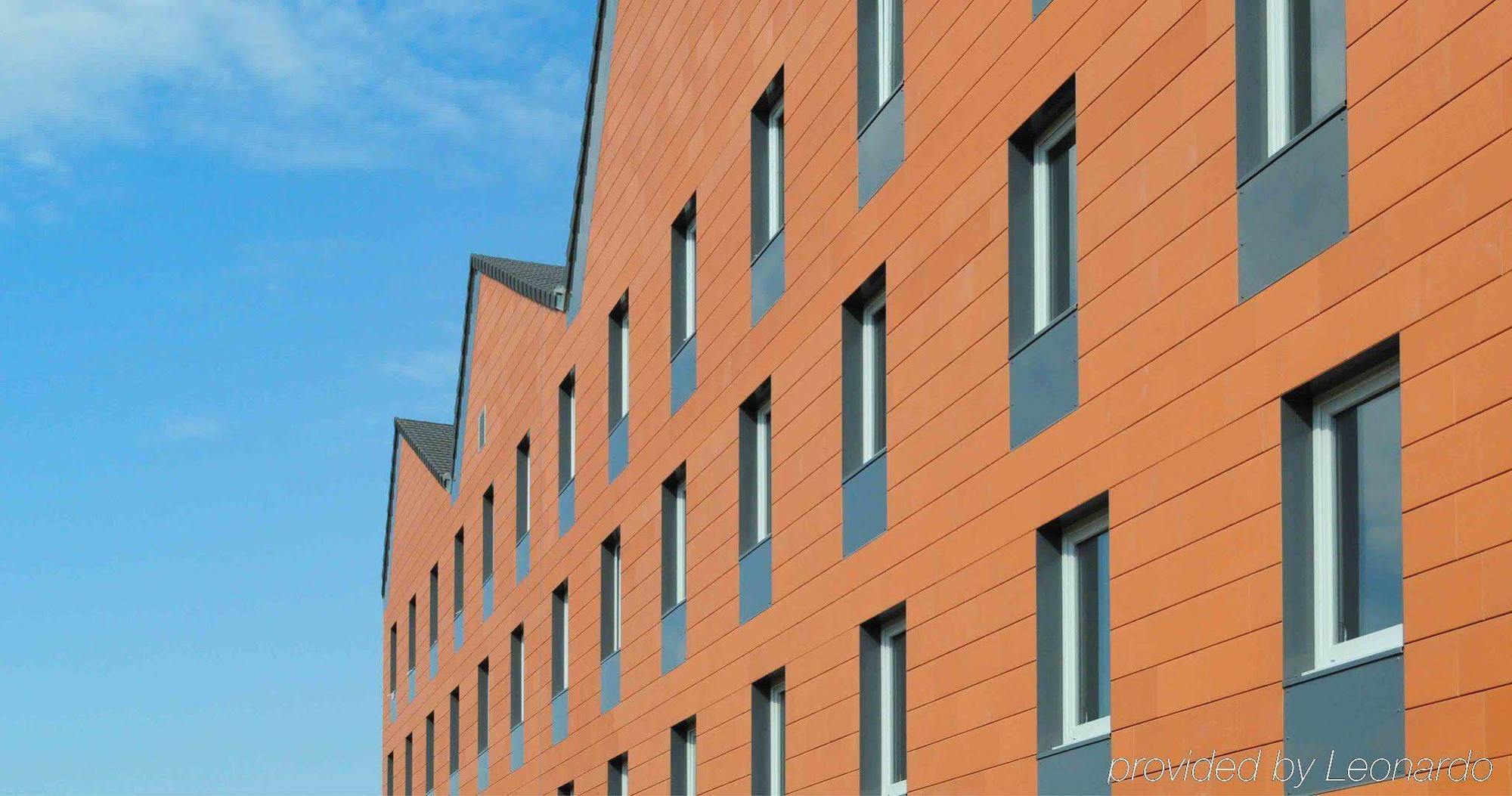 Hotel Ibis Lyon Est Chaponnay Exterior foto