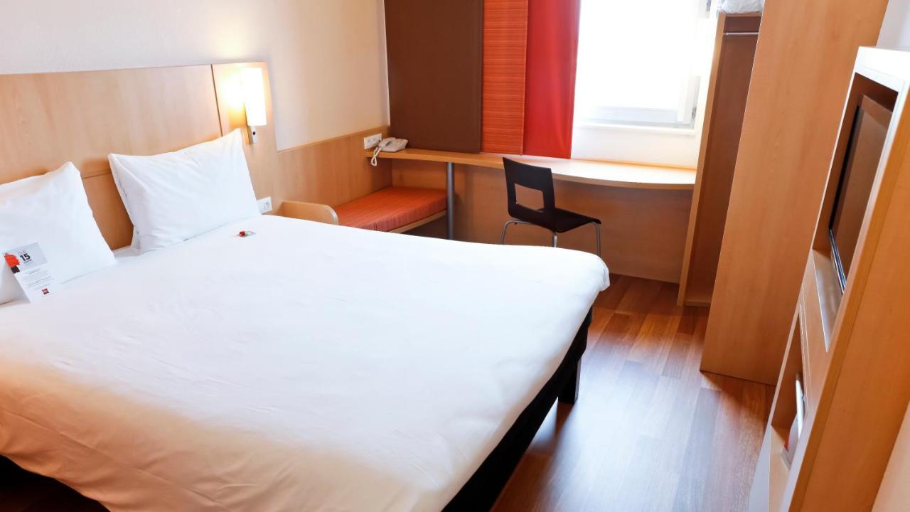 Hotel Ibis Lyon Est Chaponnay Exterior foto